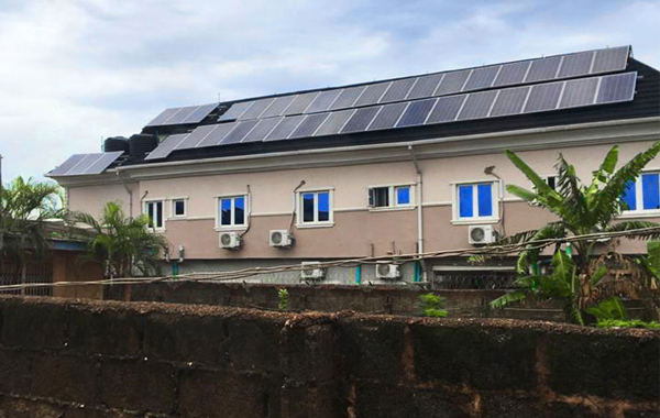 Système d'énergie solaire sur le toit 25KW pour un hôtel