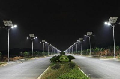 Usine de réverbères solaires: Solutions d'éclairage intelligentes vertes et respectueuses de l'environnement