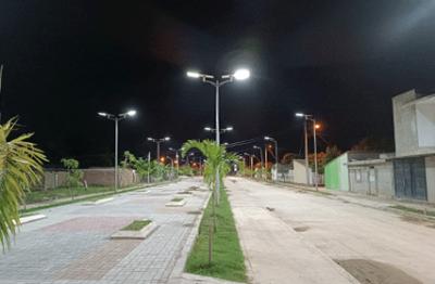Sécuriser la nuit: vente en gros de lampadaires solaires tout-en-un pour la sécurité publique
