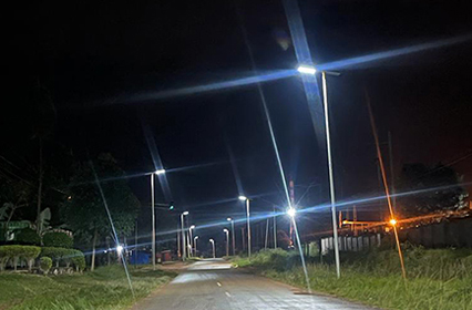 Illuminer la voie: les lampadaires solaires tout-en-un en gros transforment l'infrastructure de transport