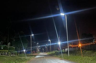 Illuminer la voie: les lampadaires solaires tout-en-un en gros transforment l'infrastructure de transport