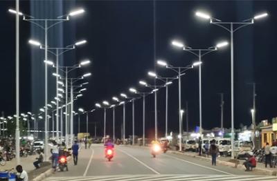 Au bord de l'eau: Solar Street Light Company pour l'éclairage des marina et des quais
