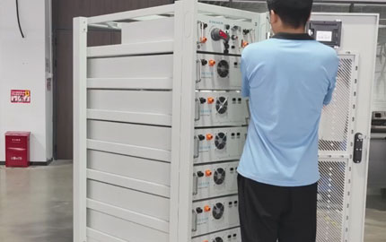 Installation du système de stockage d'énergie commercial à batterie au lithium de 60 KWH 11