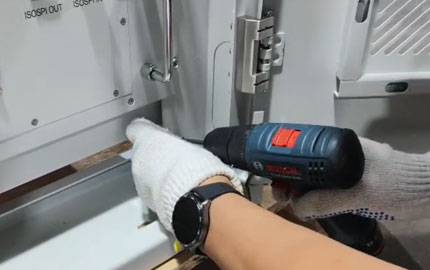 Installation de système de stockage d'énergie commercial à batterie au lithium 60 KWH 16