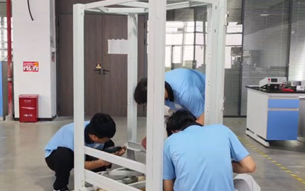 Installation du système de stockage d'énergie commercial de batterie au lithium de 60 KWH 6