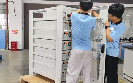 Installation d'un système de stockage d'énergie commercial à batterie lithium de 60 KWH 9