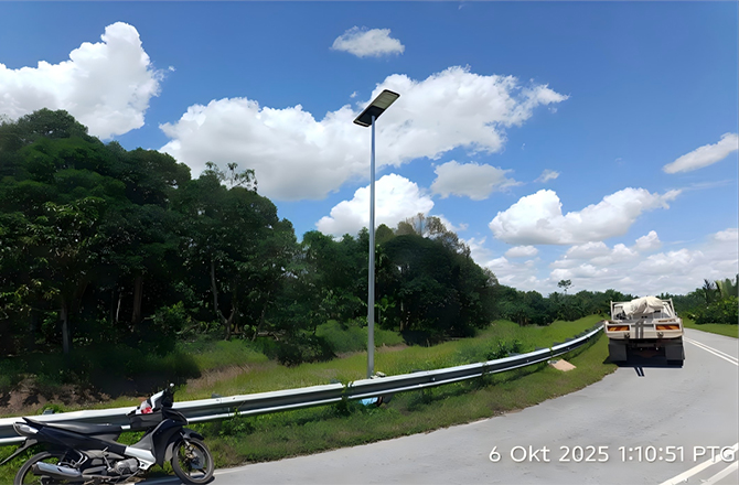 Étude de cas du projet d'éclairage public solaire Anern Malaisie : lampadaires solaires tout-en-un LiFePO4 SLZ 60W + 120W, 921 unités
