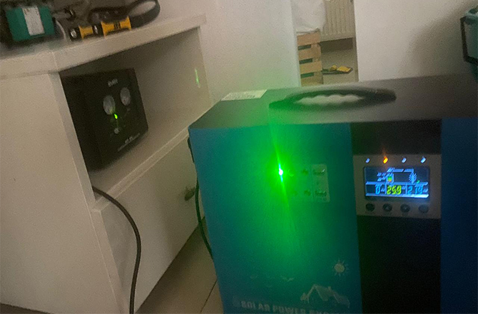 Projet de stockage solaire portable à batterie lithium Anern Ukraine MPSG-N 1kW