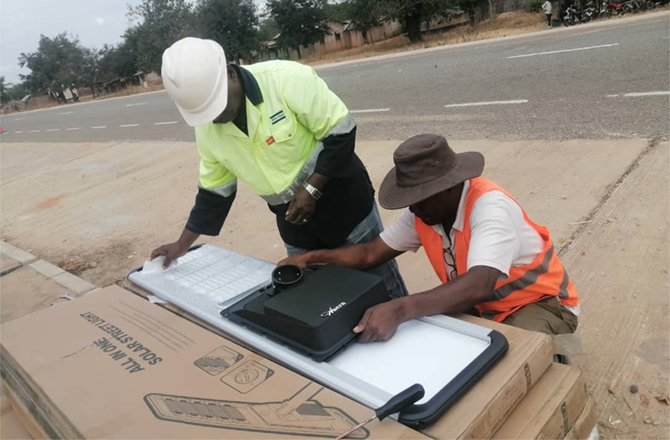 Achat et installation de lampadaires solaires SLZ en Tanzanie