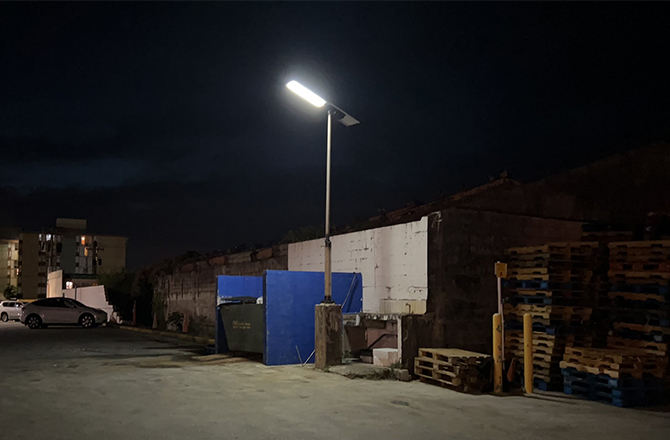 50 ensembles de lampadaires solaires SLZ en Amérique