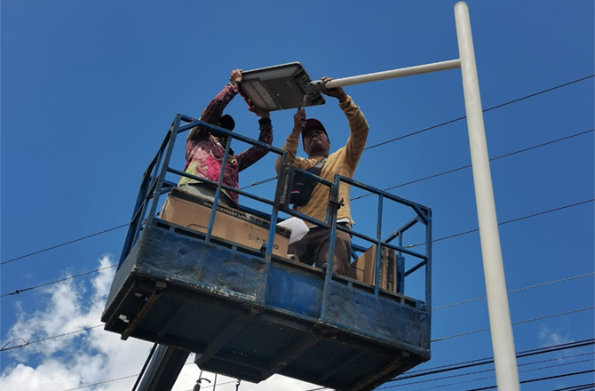 Les Philippines ont acheté et installé des lampadaires solaires ISSLC