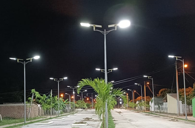 136 ensembles de lampadaires solaires pour projet de parc en Colombie
