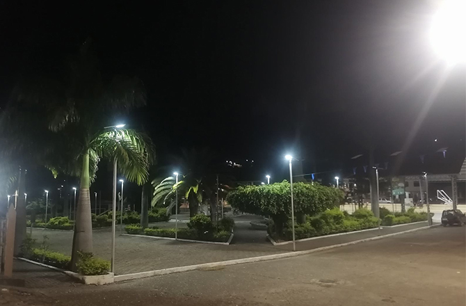 Anern : 50 ensembles de lampadaires solaires SLZ2-60W pour le projet de parc en Équateur