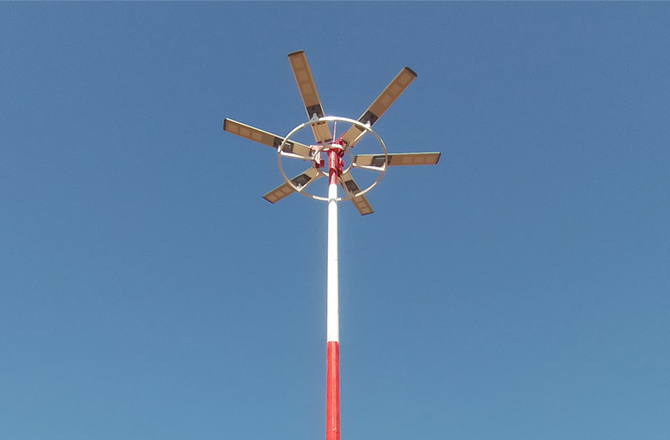 Modernisation de l'éclairage solaire le long d'un couloir de 20 m avec des poteaux, au Kenya, avec des SLV 150W Anern