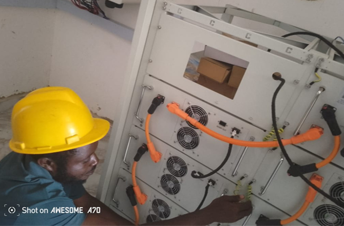 Projet de système de stockage solaire commercial de 50 kW d'Anern Ghana
